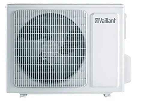 Außenklimagerät von Vaillant mit einem großen Ventilator und einem gitterartigen Schutz. Das Gerät ist in einem weißem Gehäuse untergebracht.